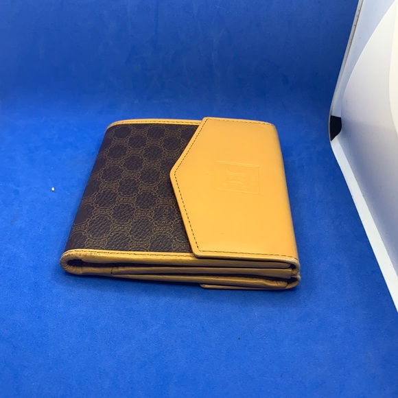 Céline
Macadam Compact In Mustard/Brown Coated Canvas Wallet - Picture 8 of 12